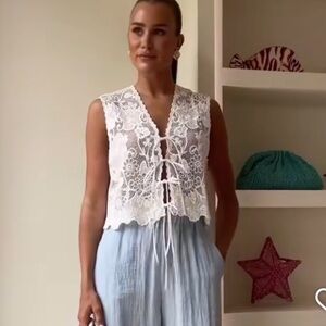 White Lace Sleeveless Jacket